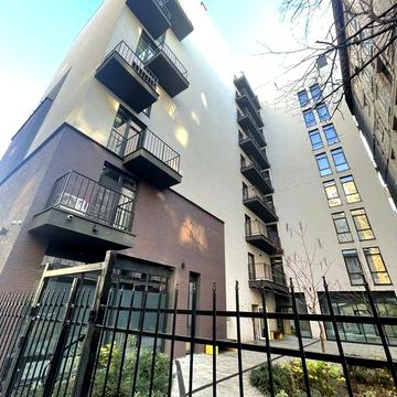 6 Фонтана Педагогическая новый дом студия и спальня с балконом