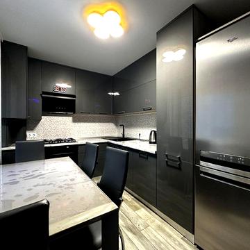 Оренда вишуканої 3-х кімнатної квартири з автономним опаленням