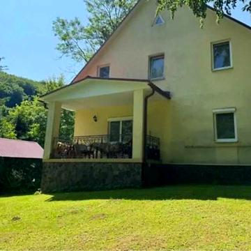 Продається затишний будинок біля санаторію Синяк