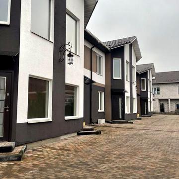 Таунхаус 100 м.кв Стоянка,заселений район