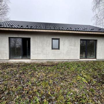 Земельна ділянка з будинком в Гореничах