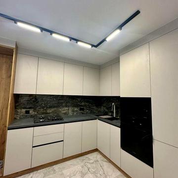 Продаж сучасної квартири, вул. Злуки