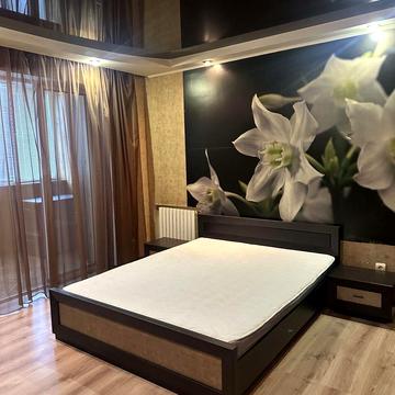 Героїв просп., 21