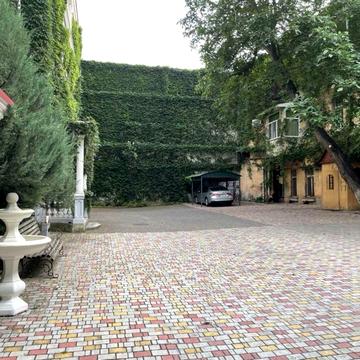 Шестикімнатна квартира на вулиці Буніна