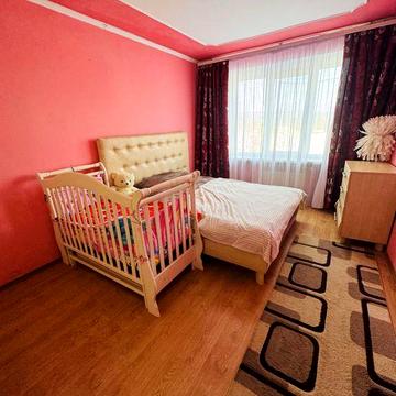 Продам трьох кімнатну з ремонтом у м.Новий Розділ.