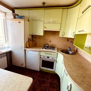 Продам трьох кімнатну з ремонтом у м.Новий Розділ.