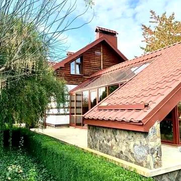 Продається комфортабельний будинок біля озера!