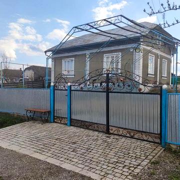 Продам будинок з земельною ділянкою