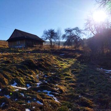 Продається будинок із земельною ділянкою