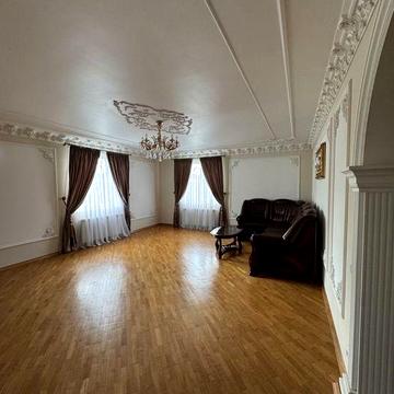 Будинок Рудно з якісним ремонтом та великим подвір‘ям