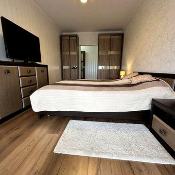 Продам гарну дворівневу квартиру в центрі з усіма меблями і технікою