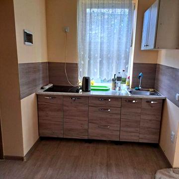 Здається невеликий компактний будинок.