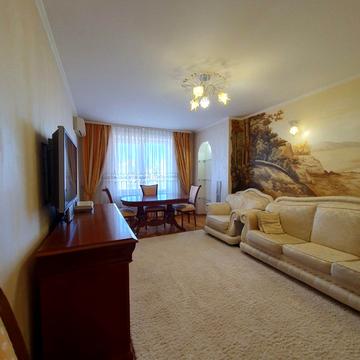 Анни Ахматової вул., 16-Б