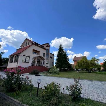 Словянська, 10