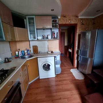 Поділ, продаж,простора 1-но кімнатна квартира в цегляному будинкові з