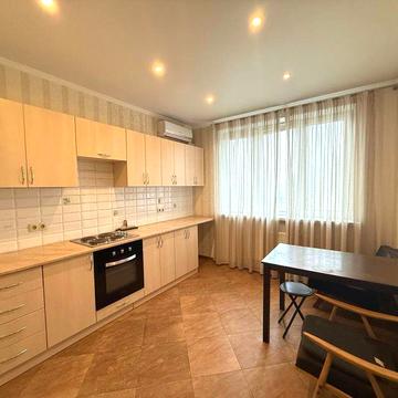 Центр! 2к! Деміївська 7 хв! вул. Феодосійська, 1а