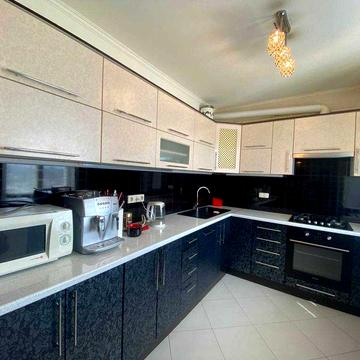 Продам 3кім поряд Епіценрт Арсен! вул. Івасюка.