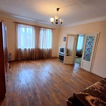 Продається 3-х кімнатна квартира в парковій зоні по вул. Буковинській