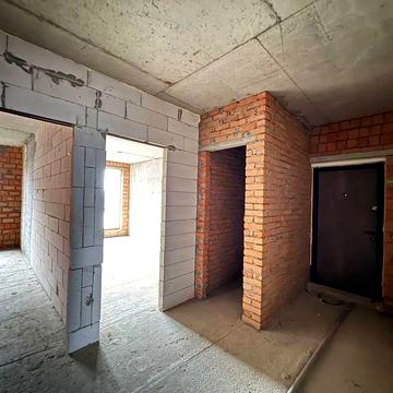 Без комісії! Велика 2 кімнатна квартира, двостороння. Зданий будинок.