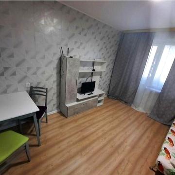 Продам 1 кімнатну  квартиру вул Мрії 5д Академіка Туполєва метро Нивки