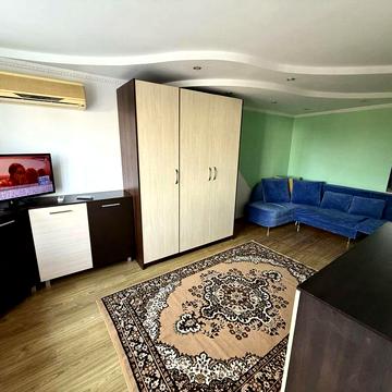 Район Кр-Ринок.Вул.Комарова.1-на квартира.