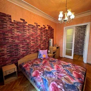 Здається 2-кімнатна квартира,бул.Лесі Українки,4