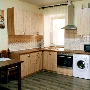 Базарна вул., 16