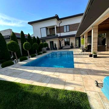 Аренда НОВОГО ДОМА в Совиньоне,  350м², бассейн ,гараж