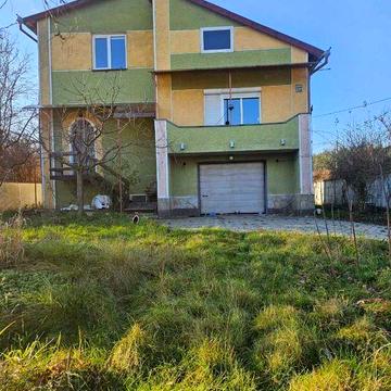 № 13981 - Будинок, Зарічани, 2-пов, цегла, хороший підїзд, поряд ліс.