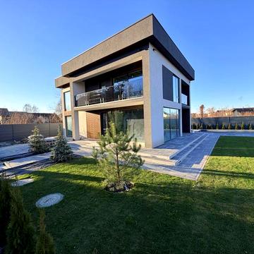 Продаж сучасного будинку з власним виходом до озера від забудовника!