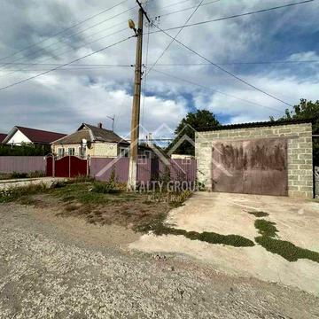 Продаж будинку в с. Вишневе з меблями та технікою, та з гаражем .