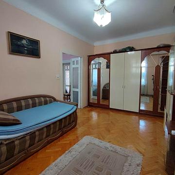 Продається 3-кімн квартира на вул Головна,  Центр міста, парк Шевченка