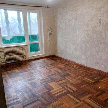 Продам 2-к квартиру под ремонт/2 этаж,пр-кт Победы 75