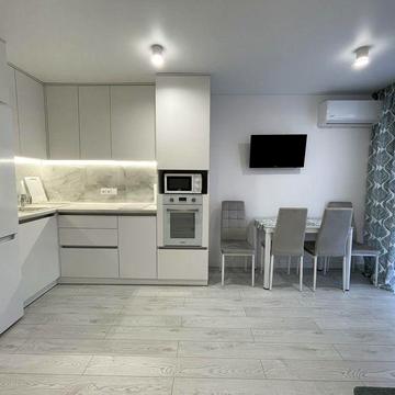 Оренда світлої квартири студії в ЖК Riel City, вул. Рудненська