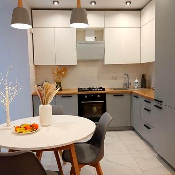 Двокімнатна квартира з газом, поруч з Центральним парком!