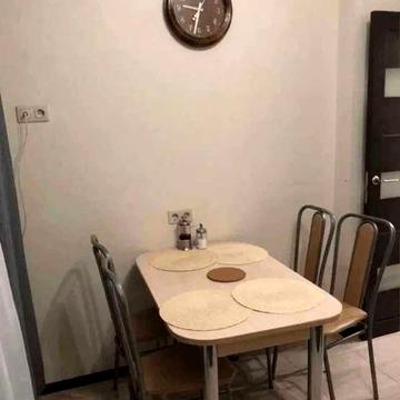 Комунальні враховані, квартира вільна, Власник