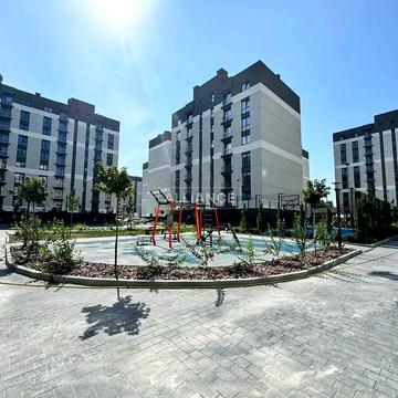 Продається велика 2-х кімнатна квартира готова до ремонту. ЖК Козацький