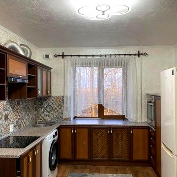 Продам двокімнатну квартиру по вул. Студенській 14 з ремонтом.