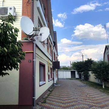 Продає власник сучасну нову квартиру2007закритий тихий двір м.Бердичів