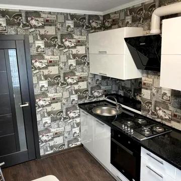 Продам 2 комнатную на Левом.