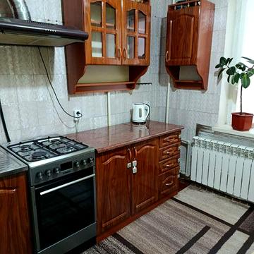 Продам 4-кімнатну квартиру н/п, Шахтарське(Першотравенськ),р-н 5 школи