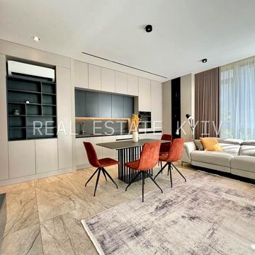 Предславинська вул., 44