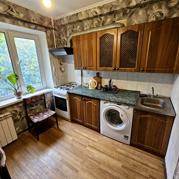 Дмитрівська вул., 24