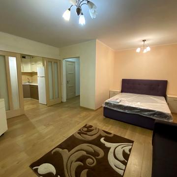 Боголюбова вул., 18