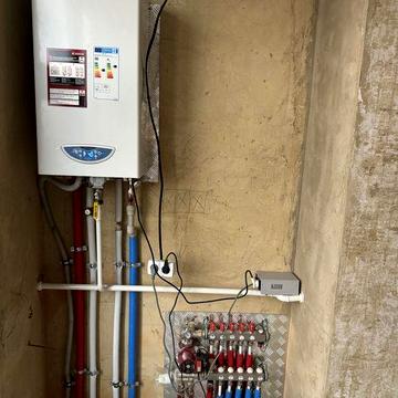 Продам трохкімнатну квартиру в центрі