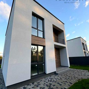 Пропонуємо до продажу сучасний будинок з ремонтом біля сосновго лісу!