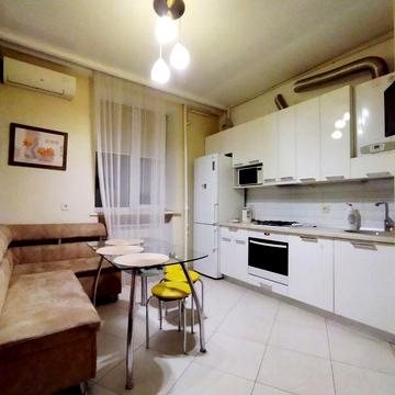 Сдам просторную 2-х комн квартиру в центре ул Леонтовича парк Шевченко