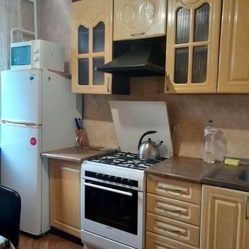 Гарна квартира біля зупинки