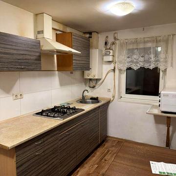 Оренда маленького будинку в м.Києві метро Виставков. центр