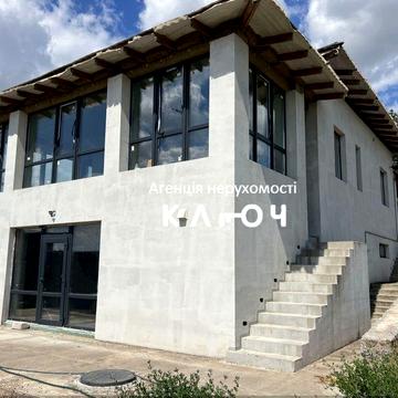 Продаж будинку в тихому передмісті